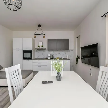 Gabi I Miki Apartman *